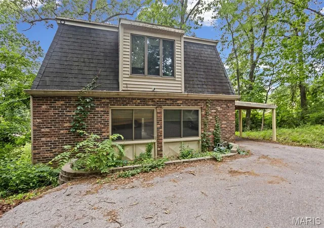 Photo 2 of Single family home for sale at 12 Johnson Pl, Belleville, IL 62223 | MLS# MIS26038666 | Listing updated on 2026-09-03