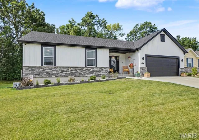 Homes for sale in Moscow Mills, MO | 343 Birchwood Dr, Moscow Mills, MO 63362 | MLS# MIS26038678