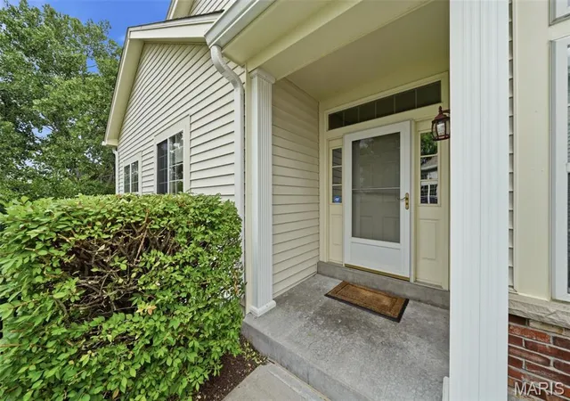 2nd image of 835 Stone Meadow Dr, Chesterfield, MO 63005 | MLS# MIS26038681