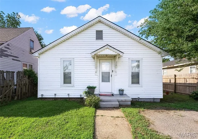 Homes for sale in Sikeston, MO | 404 W Murray Ln, Sikeston, MO 63801 | MLS# MIS26038682