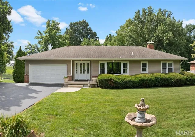Homes for sale in East Alton, IL | 269 Westwood Pl, East Alton, IL 62024 | MLS# MIS26038686