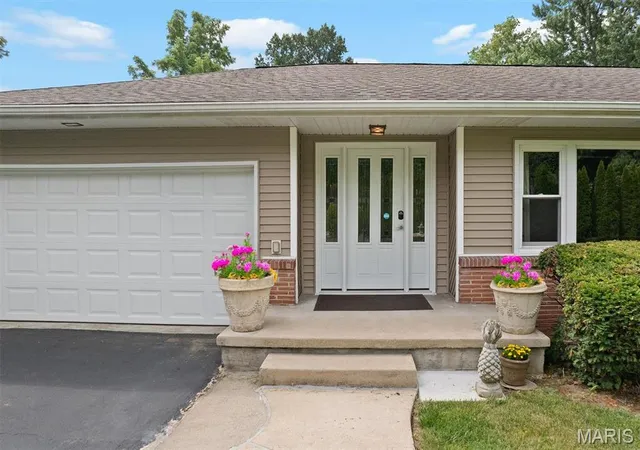 Homes for sale in East Alton, IL | 269 Westwood Pl, East Alton, IL 62024 | MLS# MIS26038686