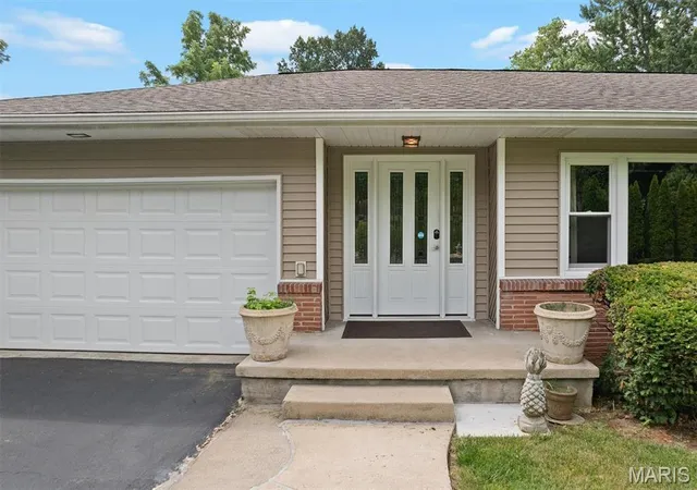 Homes for sale in East Alton, IL | 269 Westwood Pl, East Alton, IL 62024 | MLS# MIS26038686