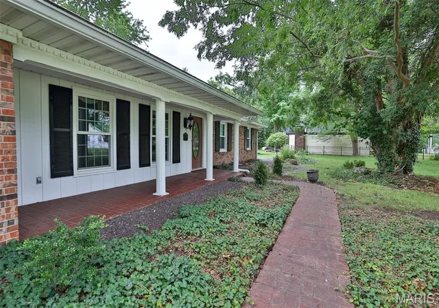 Homes for sale in Edwardsville, IL | 1000 Schwarz Rd, Edwardsville, IL 62025 | MLS# MIS26038702