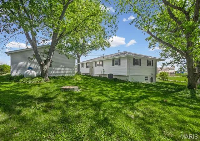 Homes for sale in Lebanon, IL | 8320 Hilltop Dr, Lebanon, IL 62254 | MLS# MIS26038706