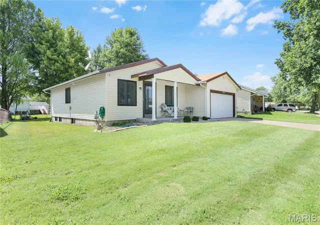 Photo 1 of Sale Pending at 15575 Fox Plains Dr, Florissant, MO 63034 | MLS# MIS26038708 | Listing updated on 2026-07-30