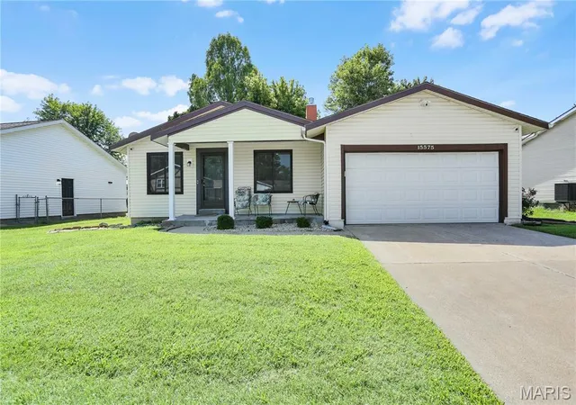 Photo 2 of Sale Pending at 15575 Fox Plains Dr, Florissant, MO 63034 | MLS# MIS26038708 | Listing updated on 2026-07-30