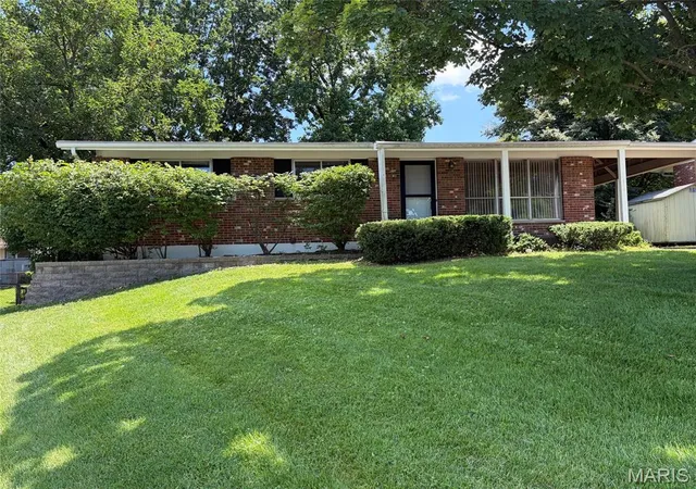 Homes for sale in Mehlville, MO | 3006 Rodapa Dr, Mehlville, MO 63125 | MLS# MIS26038727