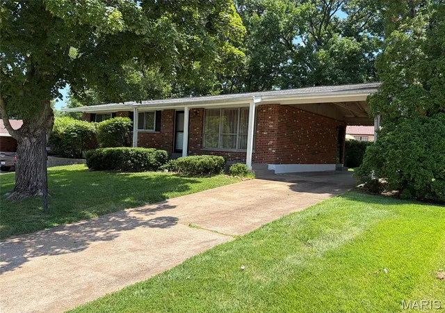 Homes for sale in Mehlville, MO | 3006 Rodapa Dr, Mehlville, MO 63125 | MLS# MIS26038727