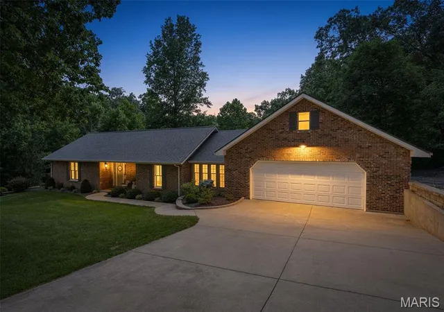 Homes for sale in Sainte Genevieve, MO | 21959 Kingsman Dr, Sainte Genevieve, MO 63670 | MLS# MIS26038736