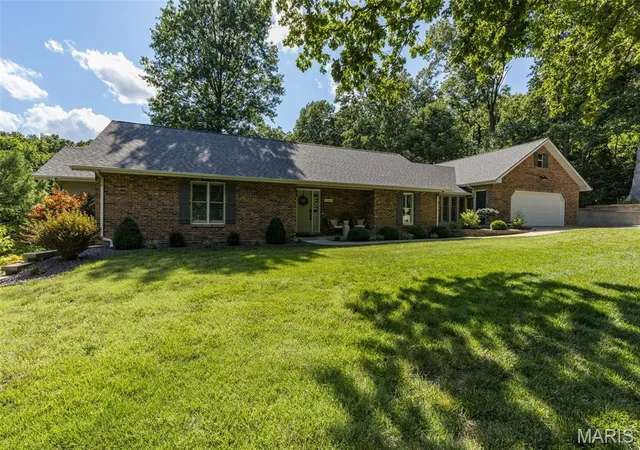 Homes for sale in Sainte Genevieve, MO | 21959 Kingsman Dr, Sainte Genevieve, MO 63670 | MLS# MIS26038736