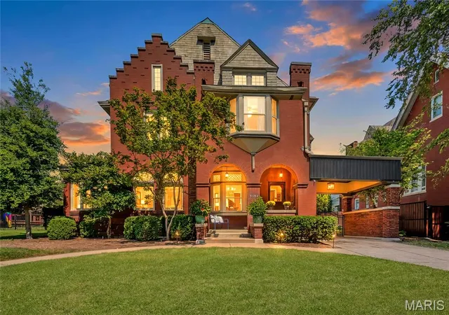 Photo 1 of Mansion for sale at 3131 Russell Blvd, Saint Louis, MO 63104 | MLS# MIS26038742 | Listing updated on 2026-09-14
