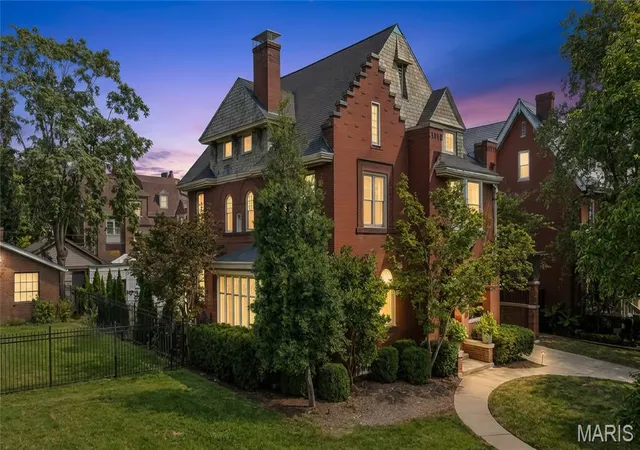 Photo 2 of Mansion for sale at 3131 Russell Blvd, Saint Louis, MO 63104 | MLS# MIS26038742 | Listing updated on 2026-09-14