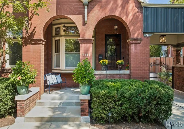 Photo 3 of Mansion for sale at 3131 Russell Blvd, Saint Louis, MO 63104 | MLS# MIS26038742 | Listing updated on 2026-09-14