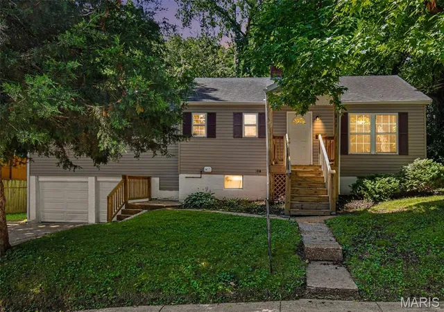 Homes for sale in Webster Groves, MO | 824 N Forest Ave, Webster Groves, MO 63119 | MLS# MIS26038745