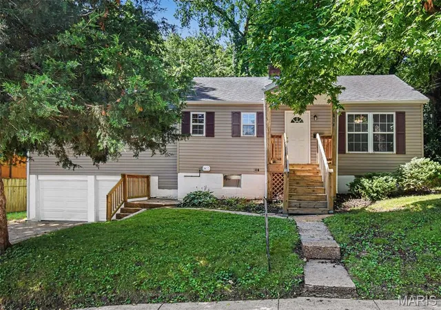 Homes for sale in Webster Groves, MO | 824 N Forest Ave, Webster Groves, MO 63119 | MLS# MIS26038745