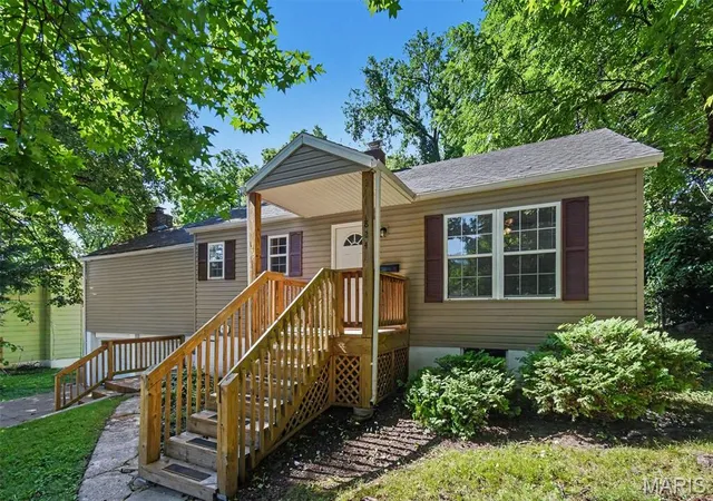Homes for sale in Webster Groves, MO | 824 N Forest Ave, Webster Groves, MO 63119 | MLS# MIS26038745