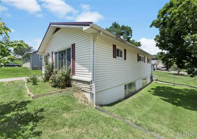 Photo 1 of Single family home for sale at 2400 Albert Rasche Dr, Cape Girardeau, MO 63701 | MLS# MIS26038755 | Listing updated on 2026-10-04