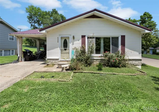 Photo 2 of Single family home for sale at 2400 Albert Rasche Dr, Cape Girardeau, MO 63701 | MLS# MIS26038755 | Listing updated on 2026-10-04