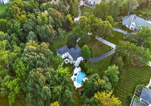 4th image of 34 Somerset Downs Dr, Saint Louis, MO 63124 | MLS# MIS26038759