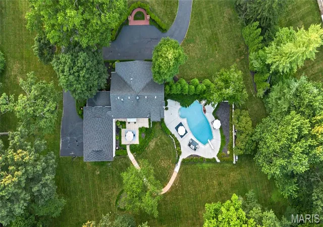 5th image of 34 Somerset Downs Dr, Saint Louis, MO 63124 | MLS# MIS26038759
