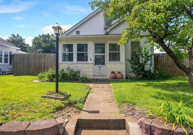 Photo 1 of Single family home for sale at 907 Hawley Ave, Alton, IL 62002 | MLS# MIS26038770 | Listing updated on 2026-08-24