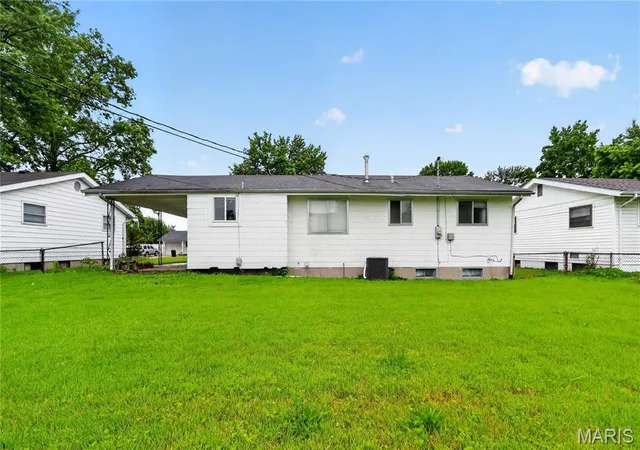 4th image of 495 Benne Dr, Florissant, MO 63031 | MLS# MIS26038772