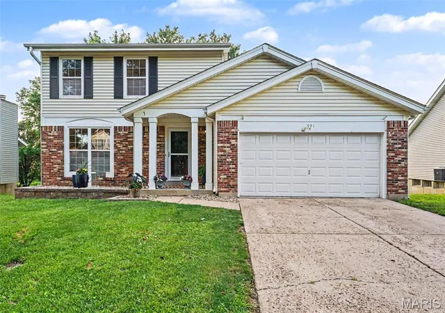 Homes for sale in Fenton, MO | 591 Summit Hills Dr, Fenton, MO 63026 | MLS# MIS26038774