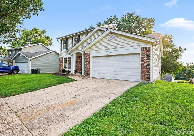 Homes for sale in Fenton, MO | 591 Summit Hills Dr, Fenton, MO 63026 | MLS# MIS26038774