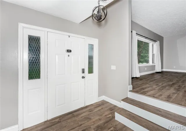 Photo 3 of Single family home for sale at 202 Willow Dr, Collinsville, IL 62234 | MLS# MIS26038779 | Listing updated on 2026-09-15
