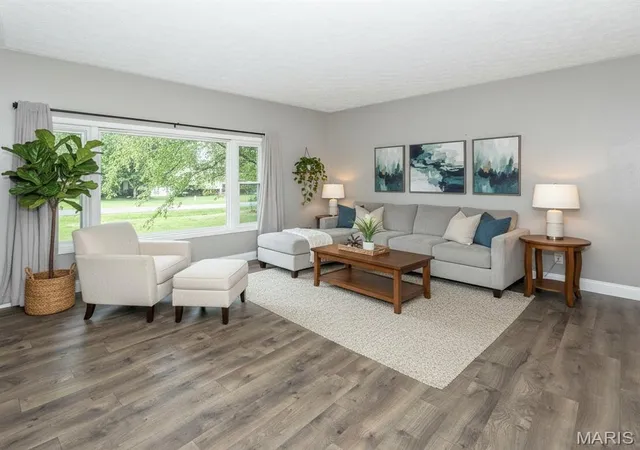 Photo 3 of Sale Pending at 202 Willow Dr, Collinsville, IL 62234 | MLS# MIS26038779 | Listing updated on 2026-09-20