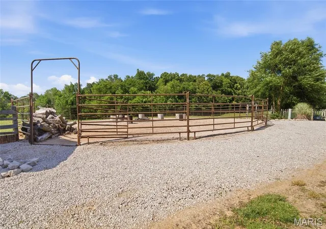 98th image of 9420 Gilmore Lake Rd, Columbia, IL 62236 | MLS# MIS26038784