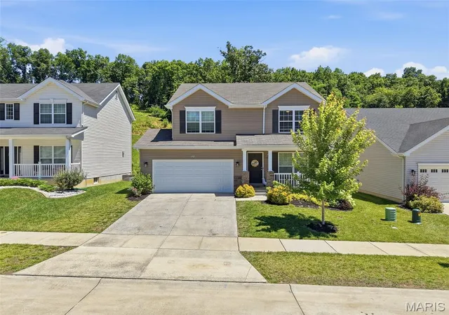 Photo 3 of Single family home for sale at 757 Fox Creek Dr, Fenton, MO 63026 | MLS# MIS26038789 | Listing updated on 2026-08-05