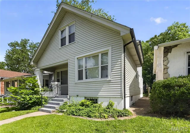 Homes for sale in University City, MO | 6847 Corbitt Ave, University City, MO 63130 | MLS# MIS26038793