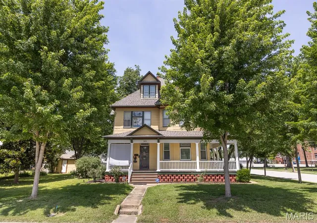 Homes for sale in Mascoutah, IL | 321 E Church St, Mascoutah, IL 62258 | MLS# MIS26038800