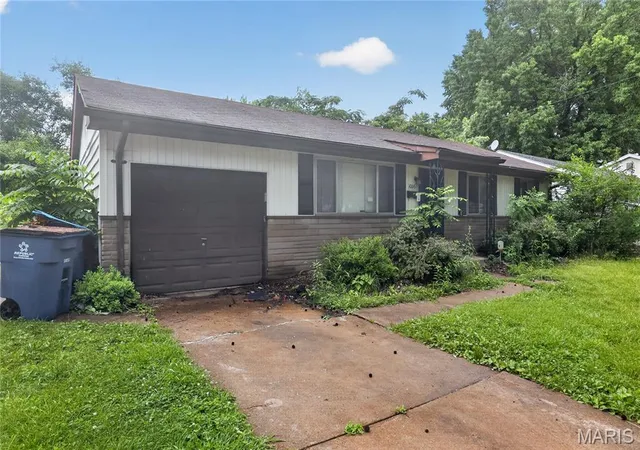Photo 3 of Sale Pending at 10061 Lilac Ave, Saint Louis, MO 63137 | MLS# MIS26038807 | Listing updated on 2026-10-19