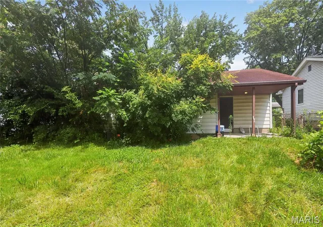 Photo 3 of Sale Pending at 10061 Lilac Ave, Saint Louis, MO 63137 | MLS# MIS26038807 | Listing updated on 2026-10-19