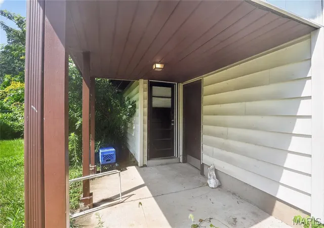 Photo 4 of Sale Pending at 10061 Lilac Ave, Saint Louis, MO 63137 | MLS# MIS26038807 | Listing updated on 2026-10-19