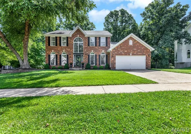 Photo 3 of Sale Pending at 724 Oaksdale Summit Ct, Wildwood, MO 63011 | MLS# MIS26038808 | Listing updated on 2026-09-23
