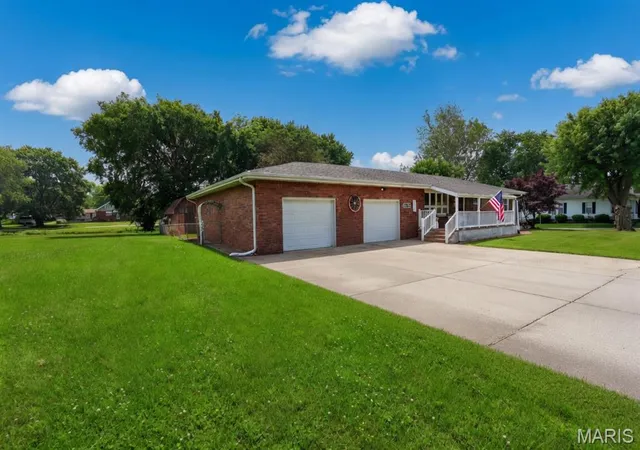 Homes for sale in Benld, IL | 702 N 4th St, Benld, IL 62009 | MLS# MIS26038810