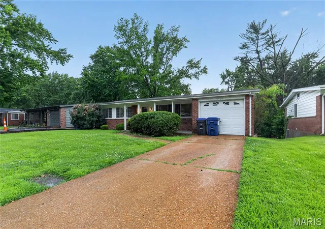 3rd image of 3625 Hambletonian Dr, Florissant, MO 63033 | MLS# MIS26038823