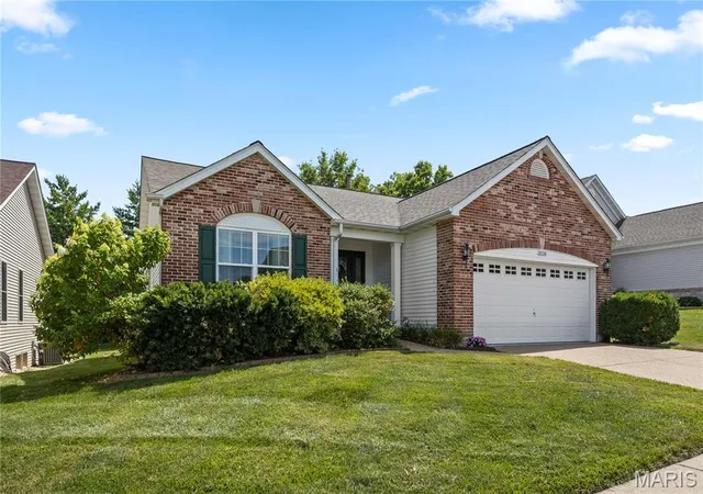 Homes for sale in Lake Saint Louis, MO | 2038 Hawks Landing Dr, Lake Saint Louis, MO 63367 | MLS# MIS26038825