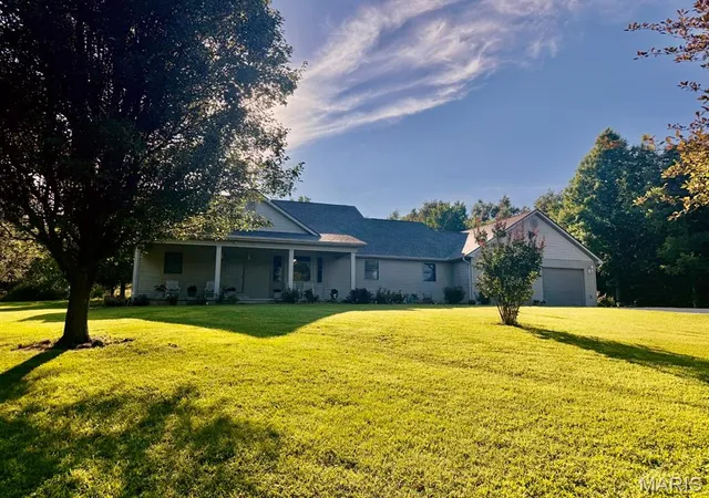 Homes for sale in Dexter, MO | 1205 N Hickory St, Dexter, MO 63841 | MLS# MIS26038830