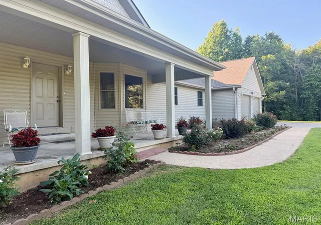 Homes for sale in Dexter, MO | 1205 N Hickory St, Dexter, MO 63841 | MLS# MIS26038830