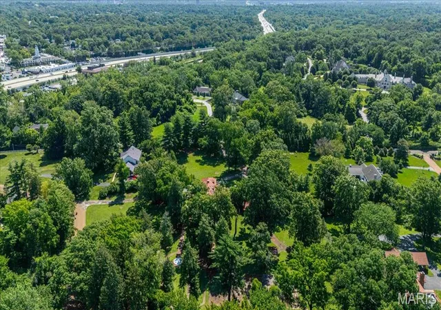 3rd image of 1601 S Warson Rd, Ladue, MO 63124 | MLS# MIS26038831