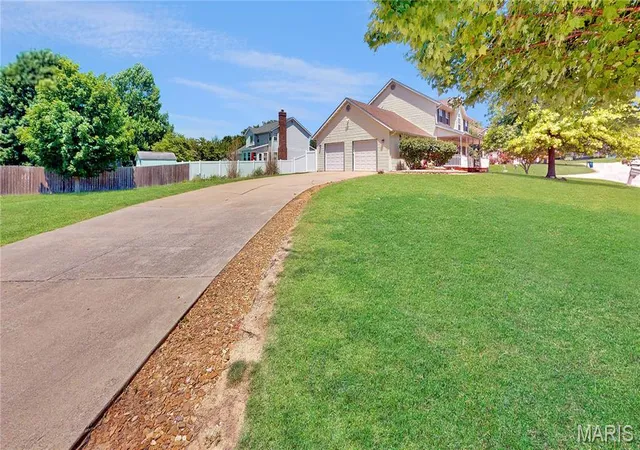 Homes for sale in Belleville, IL | 3284 Tanglebrook Dr, Belleville, IL 62221 | MLS# MIS26038833