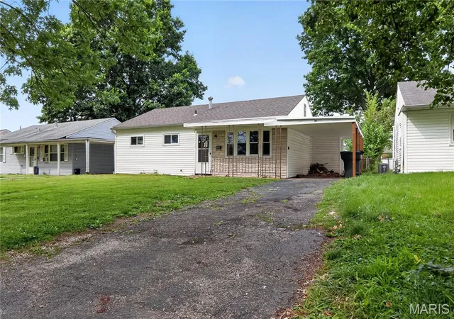 Photo 2 of Single family home for sale at 3829 Primm St, Saint Louis, MO 63123 | MLS# MIS26038849 | Listing updated on 2026-10-09