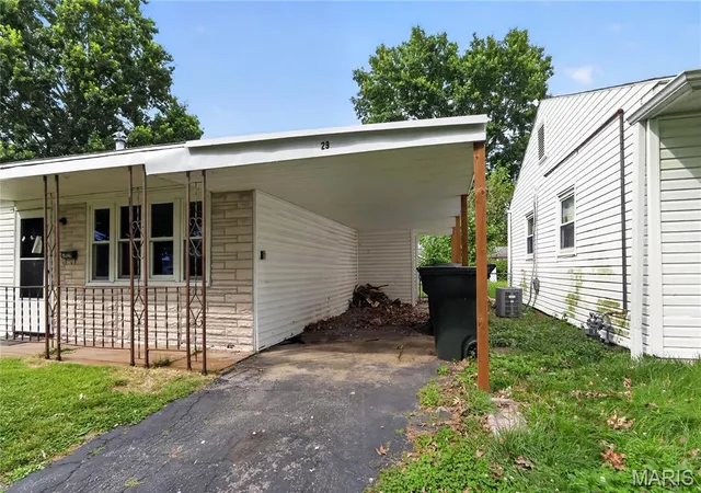 Photo 3 of Single family home for sale at 3829 Primm St, Saint Louis, MO 63123 | MLS# MIS26038849 | Listing updated on 2026-10-09