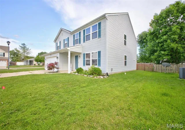 Homes for sale in Mascoutah, IL | 1400 Royal Forest Dr, Mascoutah, IL 62258 | MLS# MIS26038852