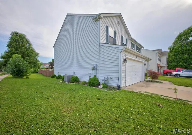 Homes for sale in Mascoutah, IL | 1400 Royal Forest Dr, Mascoutah, IL 62258 | MLS# MIS26038852